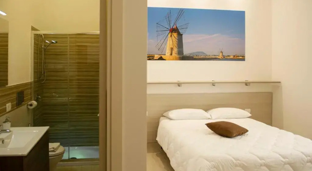 Sole Mare Sale, Book Bed and Breakfast Hotels in Paceco with Parking, Parking
