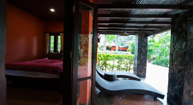 Коттедж Superior Baan Nai Soi Homestay