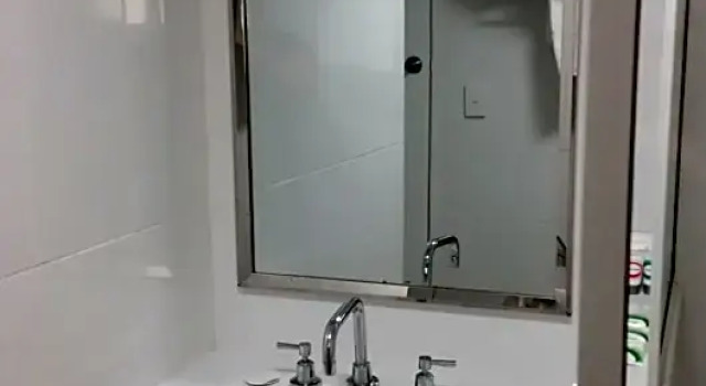 Трёхместный номер Standard Ambassador Motel