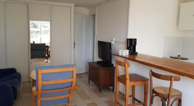 Petite maison refaite à neuf dans mas du 19ème siècle, Забронировать Отель Отели Арля с парковкой, Парковка