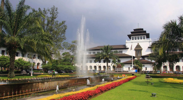 Lenora Hotel, Rezervasyon Otel Bandung Kidul Bandung