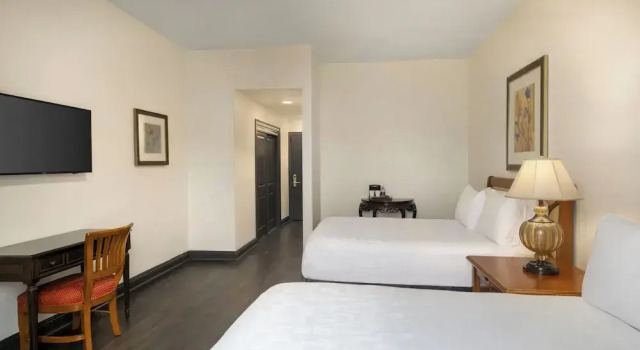 Четырёхместный номер Deluxe с балконом Le Richelieu Hotel in the French Quarter