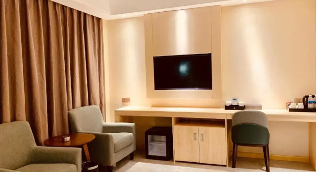 Youngsun Hotel, Забронировать Отель Отели и гостиницы Сиануквиль, рядом с Union Commercial Bank, Отель