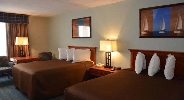 Четырёхместный номер Standard с видом на озеро Tawas Bay Beach Resort & Conference Center