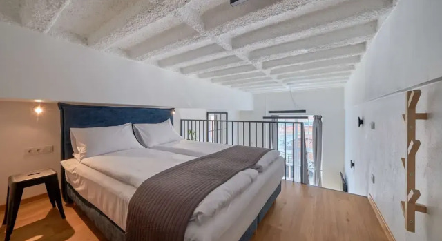 Queen Barbora Central Lofts, Забронировать Апартаменты/квартира Отели Каунаса с парковкой, рядом с Церковь Святого Креста ордена Кармелитов, Парковка
