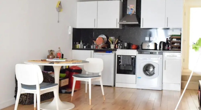 Spacious Apartment In East London With Balcony, Varaa Huoneisto Asunnot kohteessa Merseyside, Huoneisto