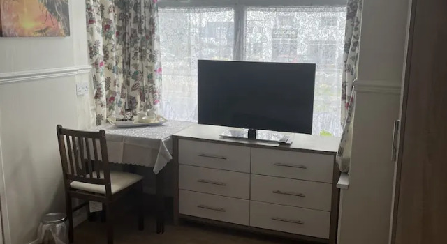Economy huone Jasmine House