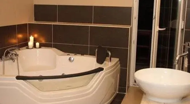 Sebestyén Apartmanház-Motel, Buchen Sie Motel Hottwan Hewesch