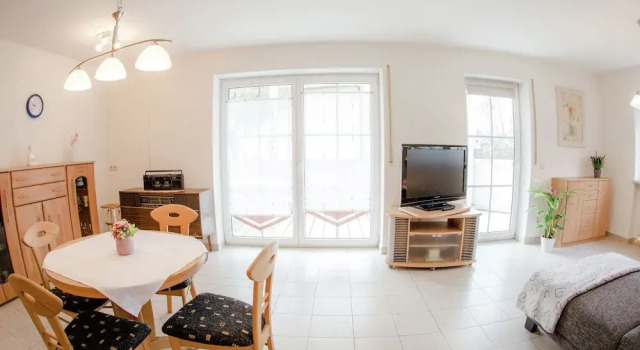 Bright Apartment With Balcony Outside the City Centre of Regensburg