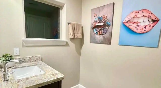 Коттедж Posh Dtwn Midtown Home w Stunning Roof-topterrace