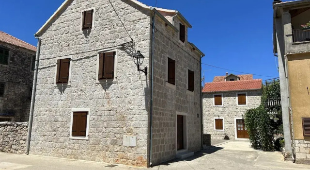 House Morko1, Забронировать Отель Отели Врбоска с парковкой, рядом с Частный Пляж «Виллы Эмма», Парковка