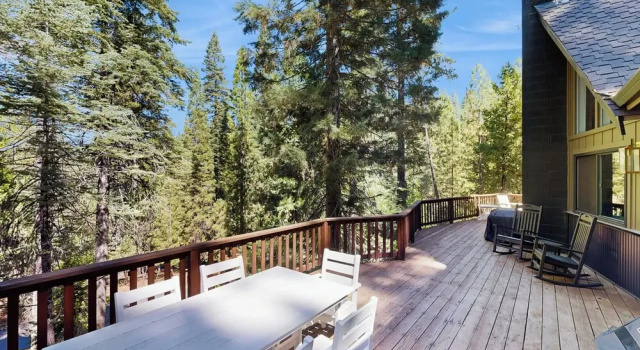 Коттедж 4BR Home w/ Spa, Bar, Home Gym, Decks, Near Lake