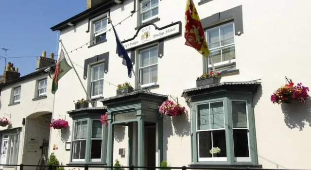 Gwestyr Emlyn Hotel, Buchen Sie Hotel Newcastle Emlyn Ceredigion