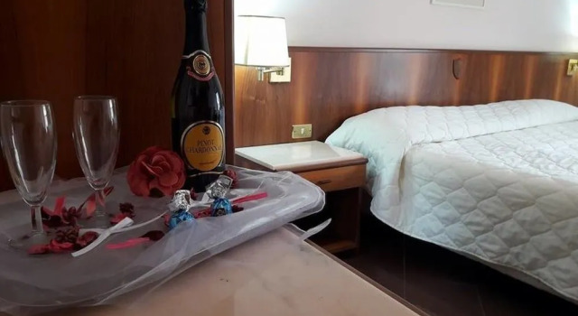 Hotel Antica Quercia, Buchen Sie Hotel Santa Maria a Vico Kampanien
