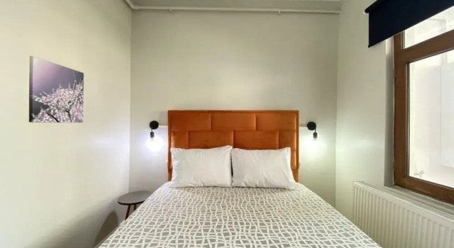 Central Flat With a Shared Terrace in Beyoglu, Забронировать Отель Бейоглу Стамбул, рядом с Цветочный пассаж