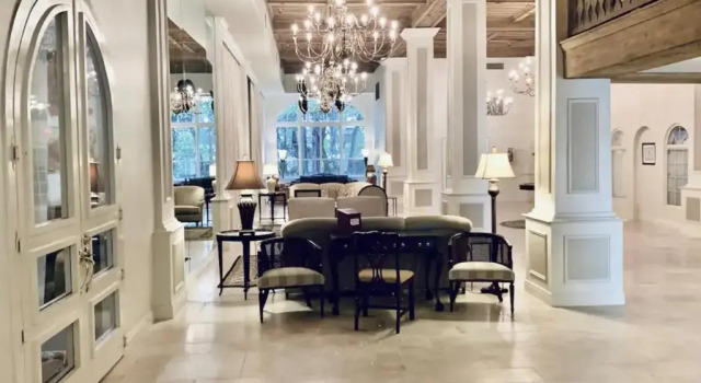 Апартаменты с видом на бассейн Palm Beach Paradise Walk to Beach Pool WiFi 86" TV WiFi