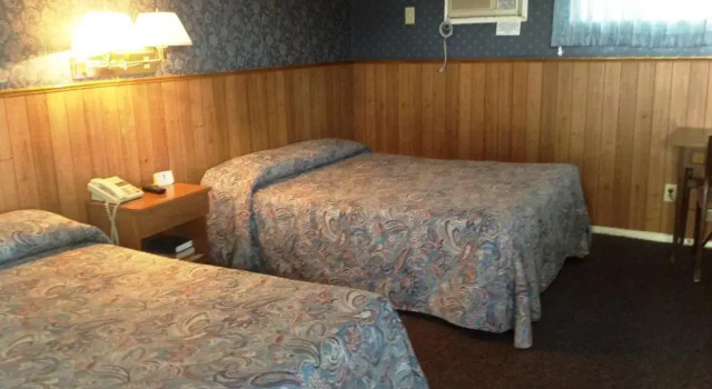 Четырёхместный номер Standard Bridgeport Inn