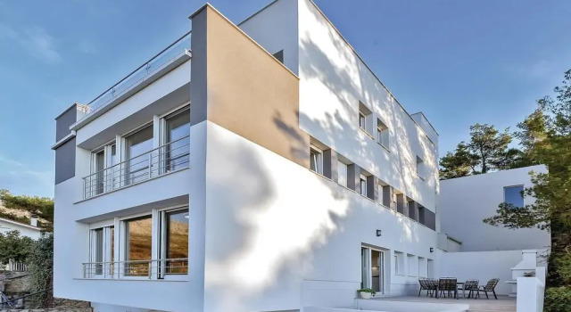 Nice Home in Podstrana with Hot Tub, WiFi & 4 Bedrooms