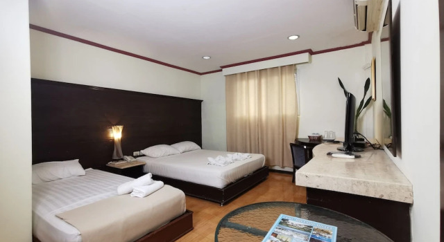 Номер Standard с видом на бассейн Cebu Hilltop Hotel
