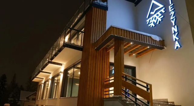 Dom Wczasowy Śnieżynka, Book Hotel Hoteller i Silesia med parkering, Parkering