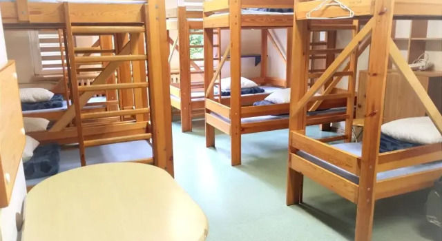 Кровать в общем номере Youth Hostel Podlasie