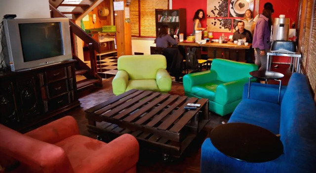 Blue House Youth Hostel, Забронировать Хостел La Floresta Кито, рядом с Del Arbolito Park