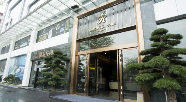 DeRUCCI Hotel