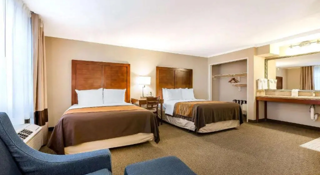 Четырёхместный номер Standard с видом на внутренний двор Comfort Inn Santa Monica - West Los Angeles