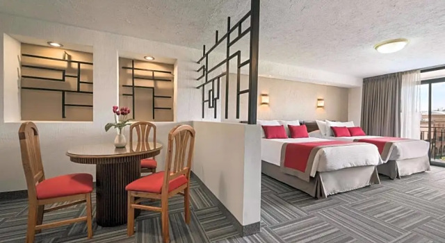 Номер Luxury Ramada Plaza by Wyndham Leon