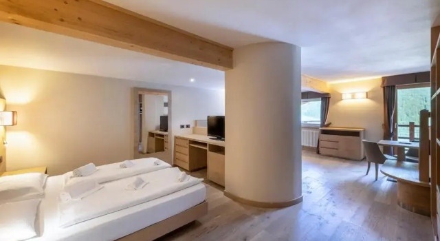 Люкс Design & Suite Hotel Ciarnadoi
