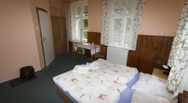 Pension Hubert, Book Hotel Hoteller i Jizera Mountains med parkering, Parkering