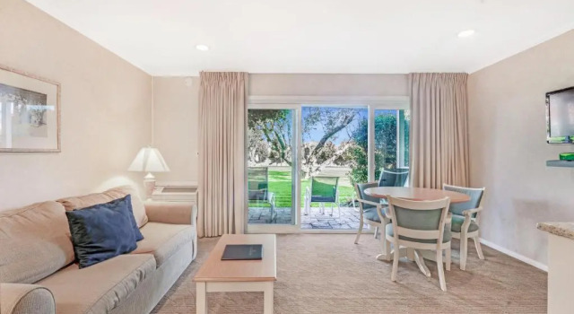 Люкс Standard East Hampton House Resort