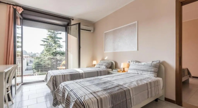 Четырёхместный номер Standard с балконом Hotel Maris
