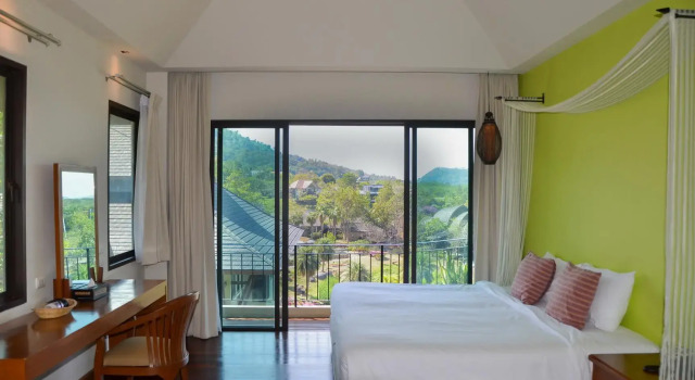 Люкс с видом на озеро Patravana Resort