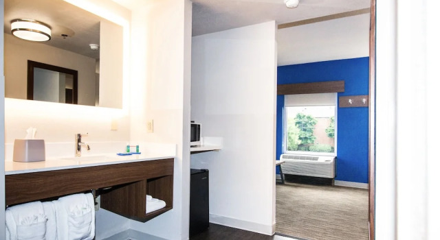 Люкс c 1 комнатой Holiday Inn Express Hotel & Suites Nashville Brentwood 65S