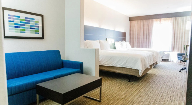 Четырёхместный люкс Holiday Inn Express - Andalusia by IHG