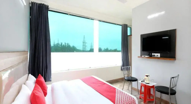 Hotel Redstone by OYO Rooms, Rezerwuj Hotel Mohali Punjab