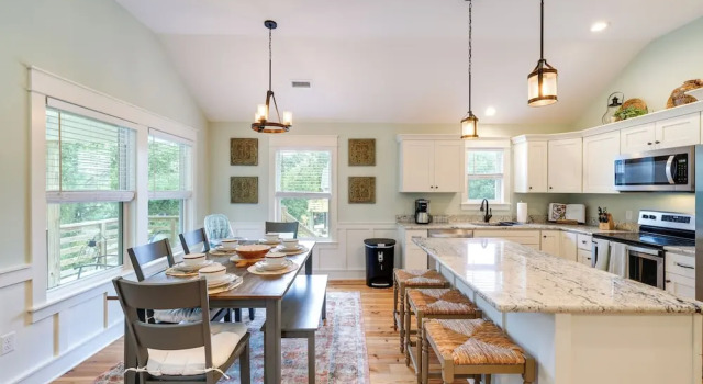 Коттедж с 4 комнатами Kill Devil Hills Retreat w/ Gas Grill & Deck!