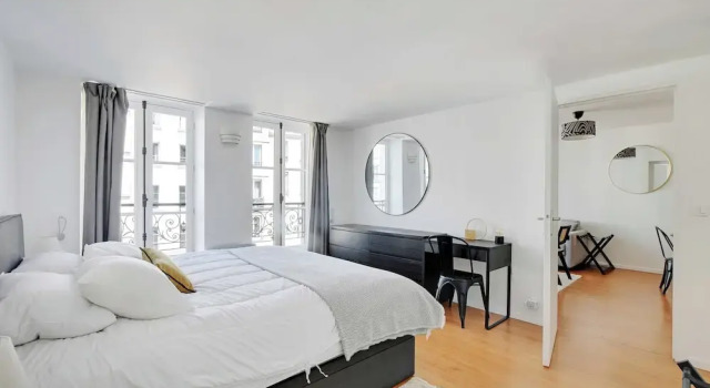 Elegant Apt - 1bdr/4p - Marais / Place des Vosges, Забронировать Отель Париж Иль-де-Франс, рядом с Станция метро Rambuteau