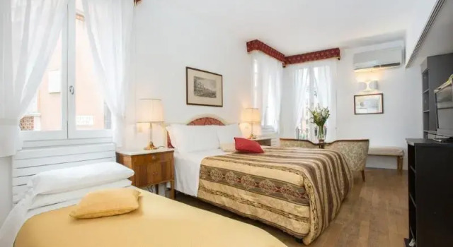 Номер Standard с видом на канал Hotel Casa Petrarca
