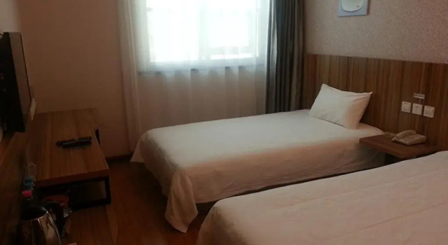 Eaka 365 Hotel Baigouxincheng Branch, Забронировать Отель Баодин Хэбэй