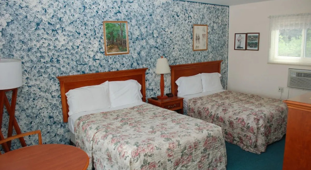 Четырёхместный номер Standard с видом на горы Sara Glen Motel - Saratoga Springs-Glens Falls