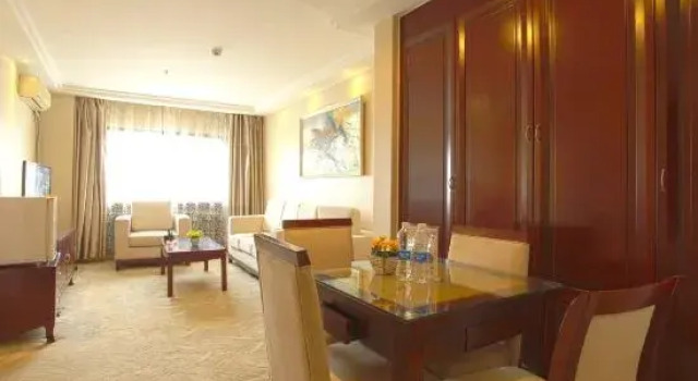 Двухместный люкс Comfort Overseas Chinese Hotel (International Bazaar)
