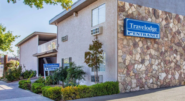 Двухместный номер Standard Travelodge by Wyndham Fresno Yosemite Area