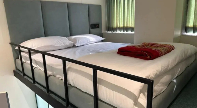 Nano Pod Yotel, Prenota Hotel Surat Gujarat
