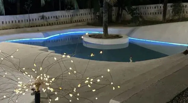 Yelou House 1970, Boek Hotel Wanning Hainan