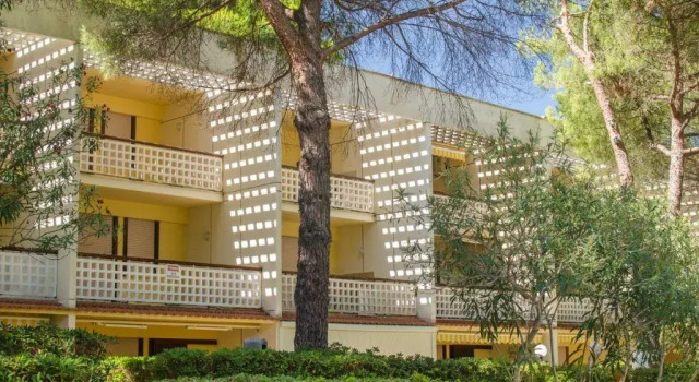 Residence Julia, Buchen Sie Hotel Hotels in Foresta Umbra mit Pool, Schwimmbad