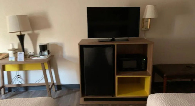 Standard Zimmer Days Inn by Wyndham Topeka