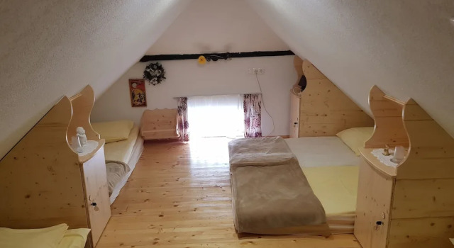 Кровать в общем номере Mamas House 7min from Airport