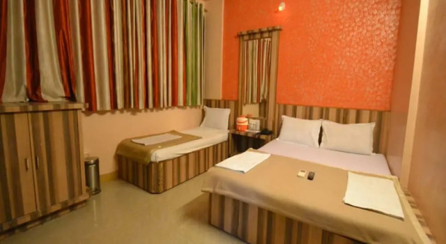 Трёхместный номер Economy Hotel Saihariprasad